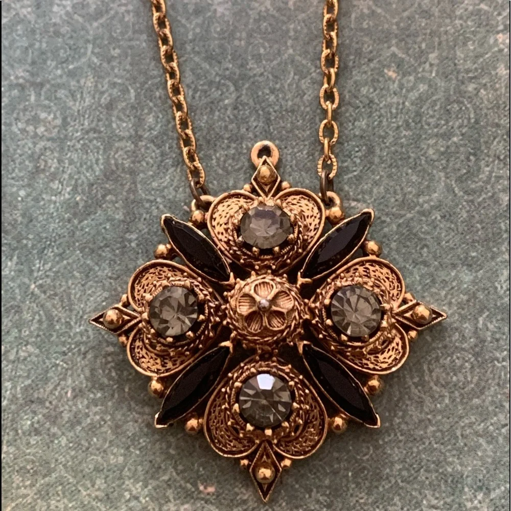 Florenza Vintage Estate Gray & Black Stone Gold Tone Ornate Designer Necklace - Picture 3 of 9